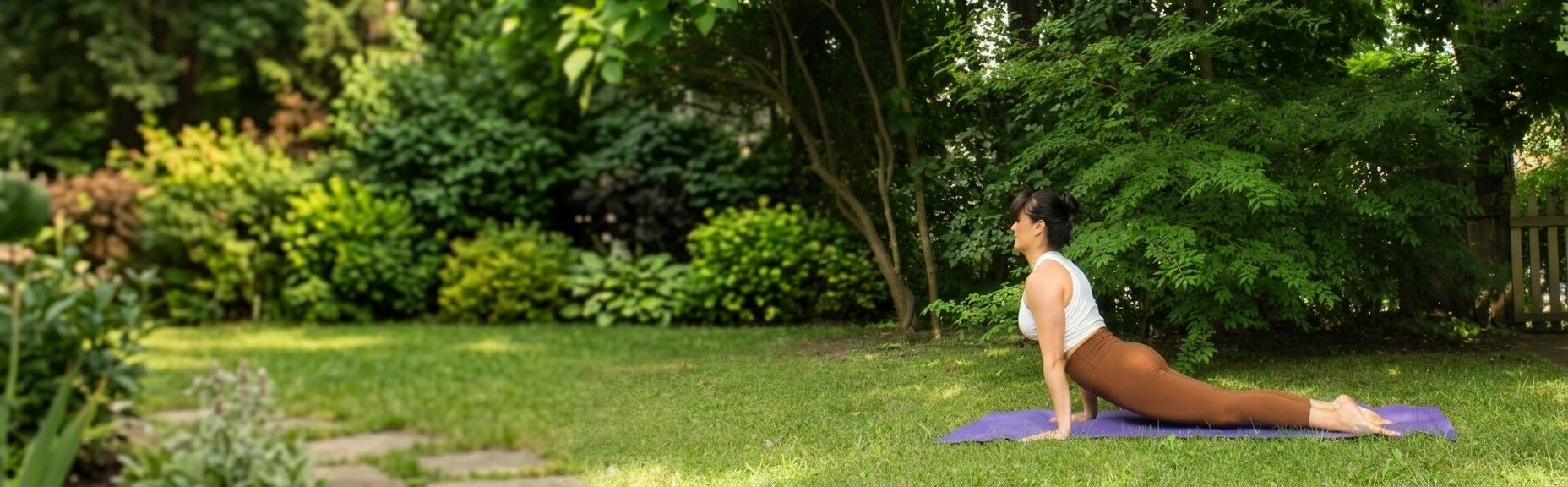 Yuriria Carrillo en postura Bhujangasana